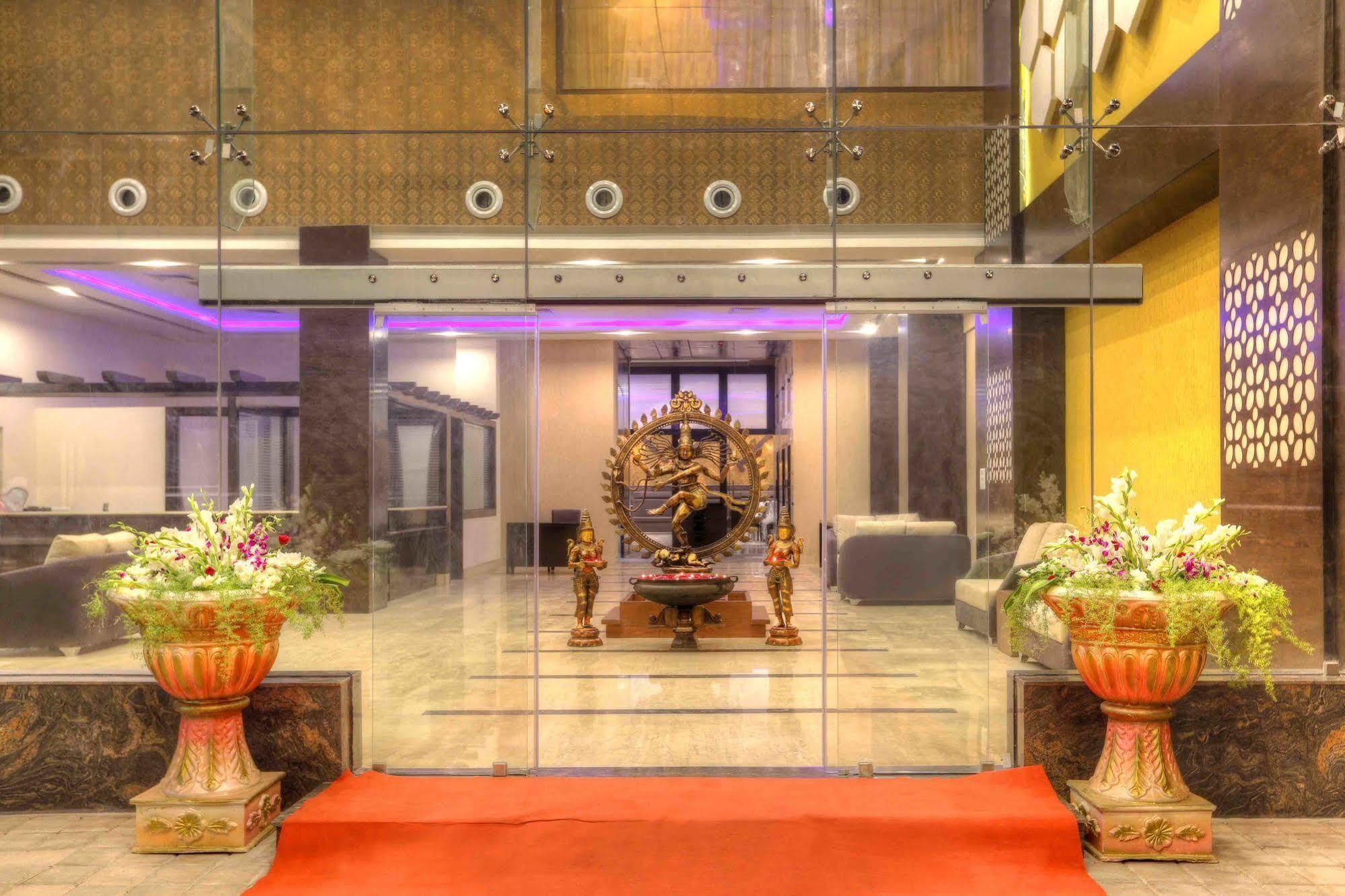 Rio Meridian Hotel Mysore Exterior foto