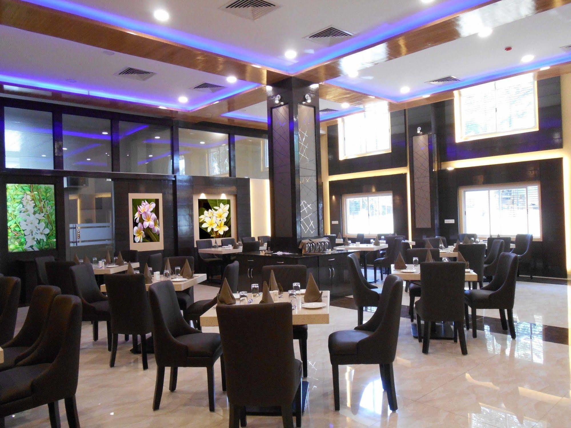 Rio Meridian Hotel Mysore Exterior foto