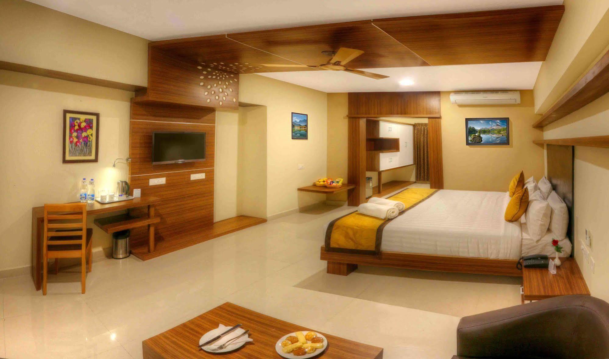 Rio Meridian Hotel Mysore Exterior foto