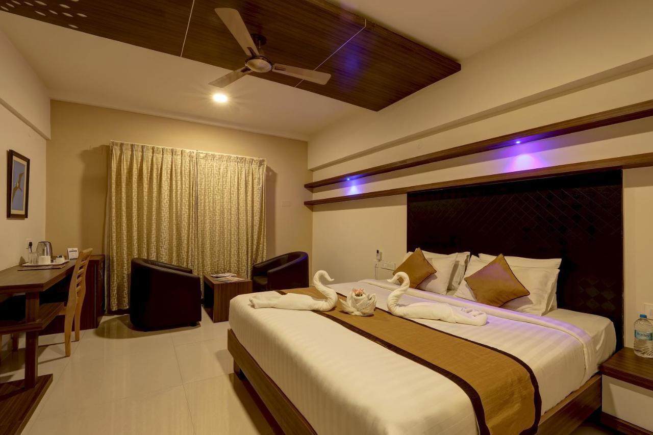 Rio Meridian Hotel Mysore Exterior foto