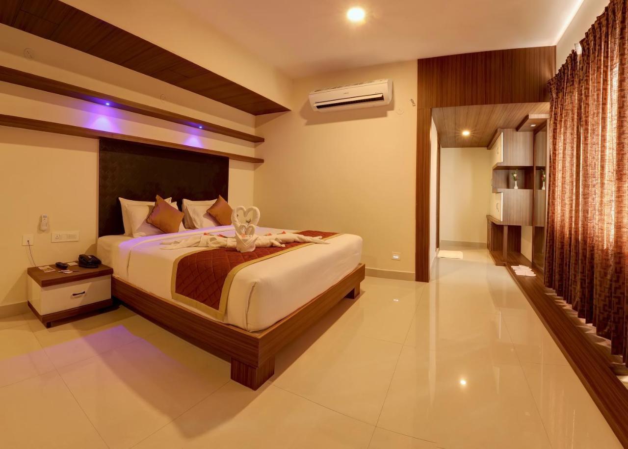 Rio Meridian Hotel Mysore Exterior foto