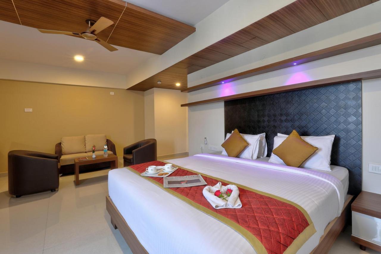 Rio Meridian Hotel Mysore Exterior foto